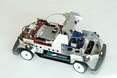 ZMP、自動運転車研究開発の入門機 RoboCar 1/10 2014 の販売を開始 画像