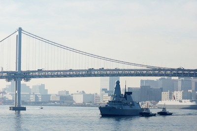 イギリスの最新鋭ミサイル駆逐艦 HMSデアリング、親善のため東京に寄港 画像