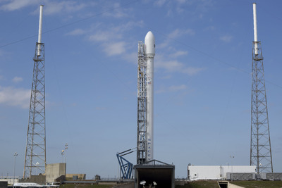 スペースX Falcon9ロケットによる初の静止衛星打ち上げに成功 画像