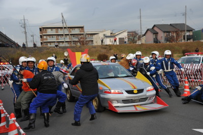 警視庁「暴走族等対策総合訓練」、現実以上に緊迫 画像