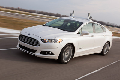 フォード、自動運転車の最新研究開発車両を公開 画像