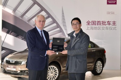 中国クオロス、量産第一号車を顧客に納車…クオロス3 画像