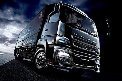 【東京オートサロン14】三菱ふそう、ブラック仕様の大型トラック スーパーグレート を出品 画像