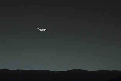 火星ローバー キュリオシティが地球と月の写真を撮影 画像