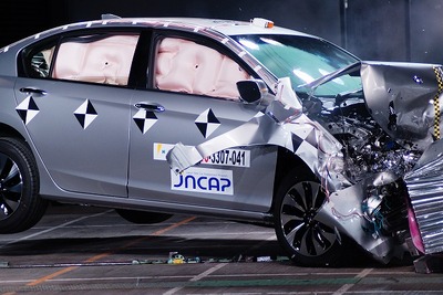 【JNCAP2013】自動車事故対策機構、衝突試験を一般の招待者にも公開 画像