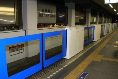 東武、野田線船橋駅に可動式ホーム柵…3月から使用開始 画像