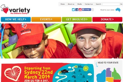 シドニー国際空港、障害のある子どもたちにリフト付きバスなどを寄贈 画像