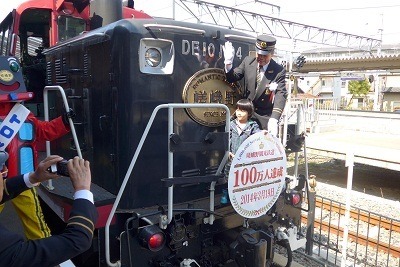 嵯峨野トロッコ列車、年間利用者数が初の100万人突破 画像