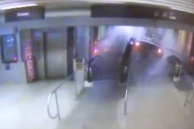 米シカゴの地下鉄事故、列車がエスカレーターを駆け上がる瞬間［動画］ 画像