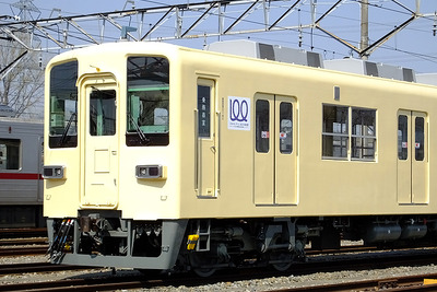 東武、8000系「セイジクリーム」復刻車を公開 画像
