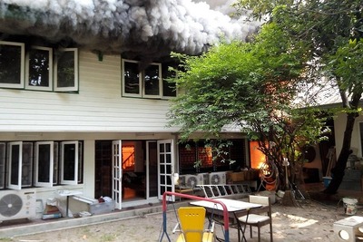 タイ財務省近くで火事 画像