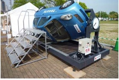 タカタ、エコ&セーフティ神戸カーライフ・フェスタ2014に出展…ロールオーバーシミュレーターの体験も 画像