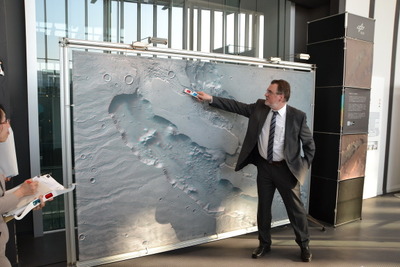 3D画像で見る火星の地質現象 日本科学未来館で展示開始 画像