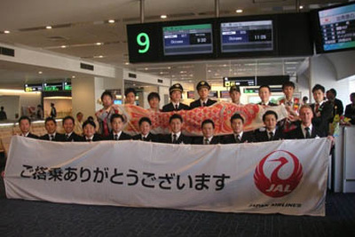 JAL、恒例の5月5日「こいのぼりフライト」を運航…東京~出雲間 画像