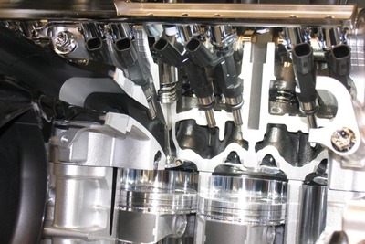 【スズキの四輪技術】ポート噴射で直噴に近い効率を目指したデュアルジェットエンジン 画像