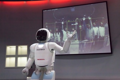 ASIMO、オバマ大統領と対面「Mr.President, I am ASIMO.」 画像