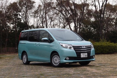 【トヨタ ノア&ヴォクシー HV 試乗】価格は高いが燃費でライバルを圧倒…松下宏 画像