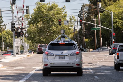 グーグルのロボットカー、市街地走行も可能に 画像