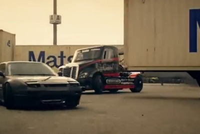 日産 SX 対 大型トレーラーヘッド、ドリフト対決［動画］ 画像