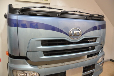 UDトラックス、生産ラインでのキャブ塗装実施台数が3万台に 画像