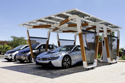 BMWの「i」、専用カーポートを初公開…太陽電池が充電をサポート 画像