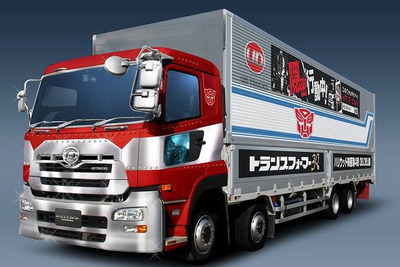 UDトラックス クオン、トランスフォーマー30周年イベントにコンボイトレーラーで登場 画像