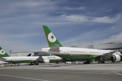 ボーイング、エバー航空に777-300ERを同時に2機納入…パナのエンタメシステム装備 画像
