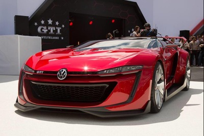 VW GTI ロードスター・ビジョン グランツーリスモが実車化…最高速310km/hを想定 画像