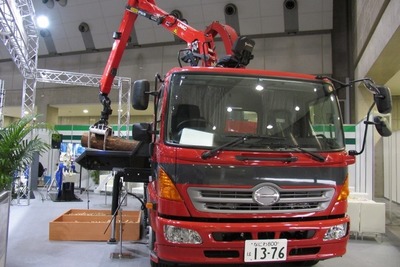 【NEW環境展14】バイオマス発電需要に向けた自走式の木材チップ製造マシン 画像