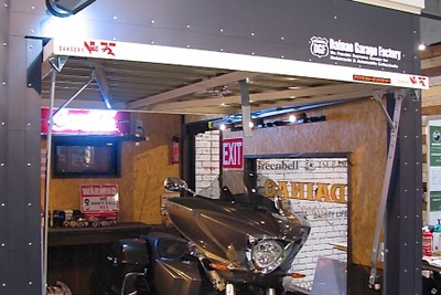 【ガレージングEXPO14】置くだけで使用可能なバイク用ガレージ、ダイナオガレージ 画像