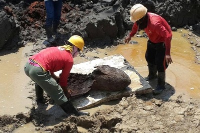 バンコクの鉄道建設現場で第2次大戦の爆弾破片 画像