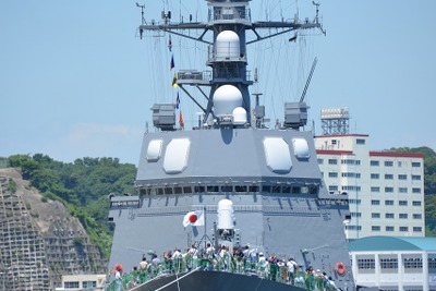 海自最新の護衛艦「てるづき」などを一般公開…横須賀「のりものフェスタ」 画像