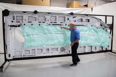 フォード、5列シート用のエアバッグを実用化…自動車メーカー初 画像