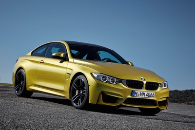 BMW M4クーペ、ドイツで早くも大事故…立ち木に激突し大破　 画像