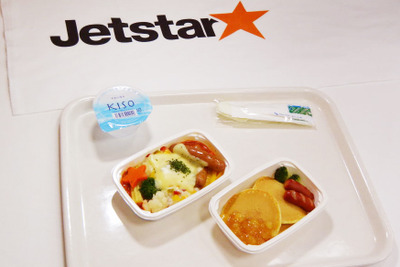 女子大生コラボ機内食は「ふんわりパンケーキ」と「カラフルリゾット」…ジェットスター、7月30日から提供 画像