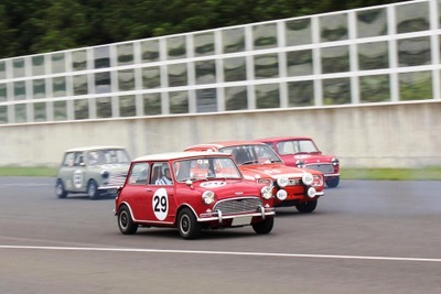 クラシックカー70台がサーキットを走行…2年目も無事開催、戦前のクルマも 画像