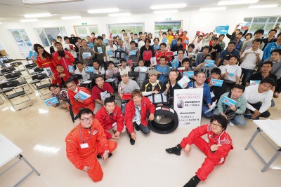 太田哲也氏によるサーキットドライビングスクールを開催…教習車は新型Cクラスなど 画像