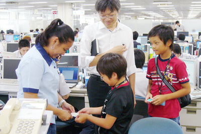 【夏休み】富士通テン、子ども参観日や工作教室を実施 画像