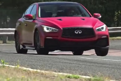 セダン版 GT-R、インフィニティ Q50 オールージュ…英メディアがテスト［動画］ 画像