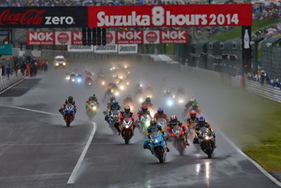 【鈴鹿8耐】再度大雨が降り注ぐ…転倒マシン続出でセーフティカー導入 画像