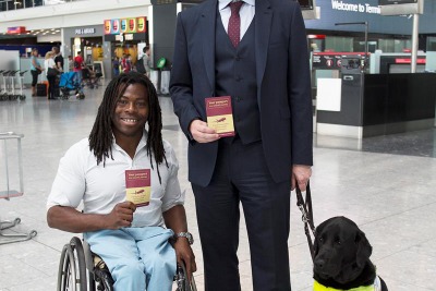 ロンドン・ヒースロー空港、体の不自由な人向けガイドブックを配布開始…パラリンピアンも高評価 画像