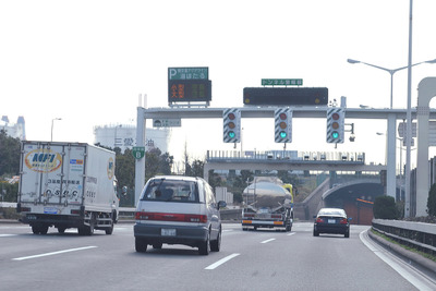 お盆の高速道路、下り線の渋滞ピークは8月13日、上りは8月16日 画像