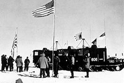 コマツ、南極点到達雪上車が2014年度「機械遺産」に認定 画像