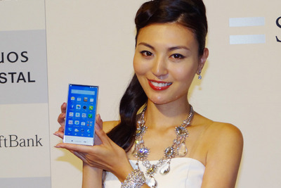 ソフトバンク、初の米スプリントと共同開発のスマホはスーパー狭額縁 画像