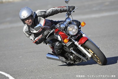 アクトオンStyle、ケニー佐川のライディングテクニック動画を公開 画像