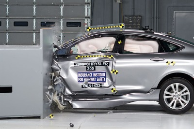 【IIHS衝突安全】クライスラーの新型セダン、200…トップセーフティピック＋に認定 画像