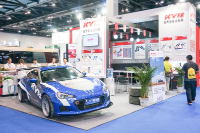 【北京オール・イン・チューニング14】反響は予想以上…テイン、KYBブース担当者［写真蔵］ 画像