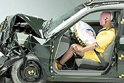 だから1125億円!? 中型セダン7車の衝突テスト結果公開 画像
