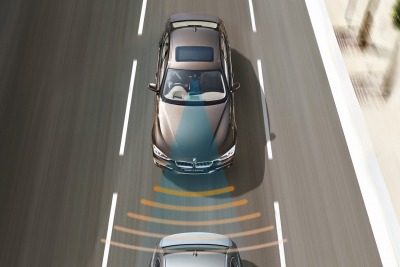 BMW 3シリーズ に前車追従クルーズコントロールを標準装備 画像