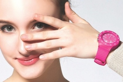 沸騰中ウェアラブル端末市場に、スイス製ブランド2機種同時参入 画像